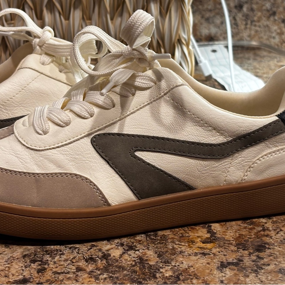 DV by Dolce Vita Valet Sneakers Women’s 7.5 Grey Colorblock Gum Sole - Picture 4 of 15